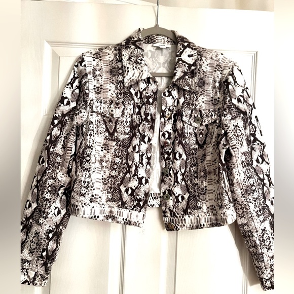 Bar III Stretch Snake Skin Denim Jacket Cropped Sz Large. - Picture 1 of 6